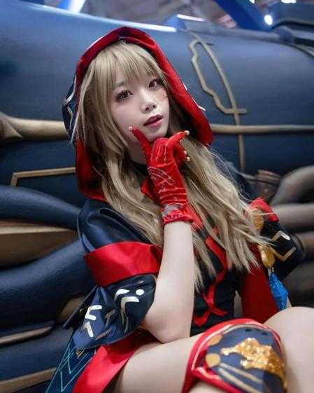 黑丝美腿格外诱人！清纯系韩妹Coser“luppicos”赏